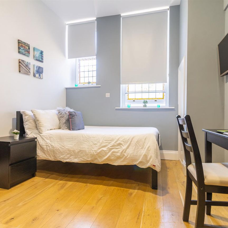 The Bruce Building, Newcastle Upon Tyne - Photo 1