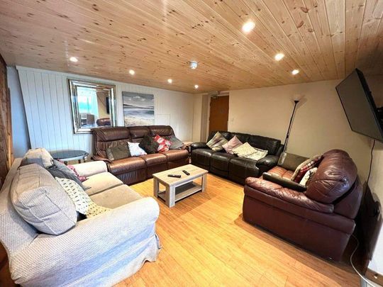 1 bedroom in a house share to rent - Photo 1