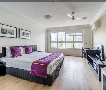 Stylish 1-Bedroom Apartment in Prime Varsity Lakes Location! - Photo 3