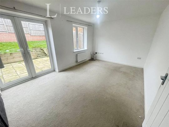 4 bedroom semi-detached house to rent - Photo 1