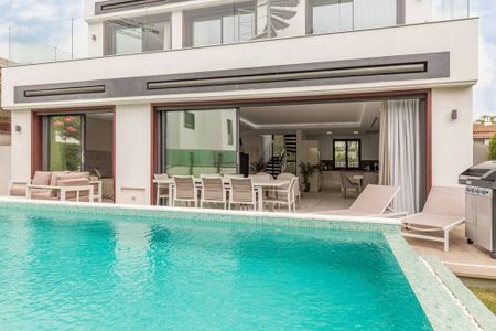 4 bedroom luxury Villa for rent in The Golden Mile, Marbella, Andalusia - Photo 2