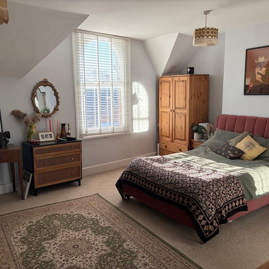 3 Bed Flat, Harpenden Road, SE27 - Photo 1