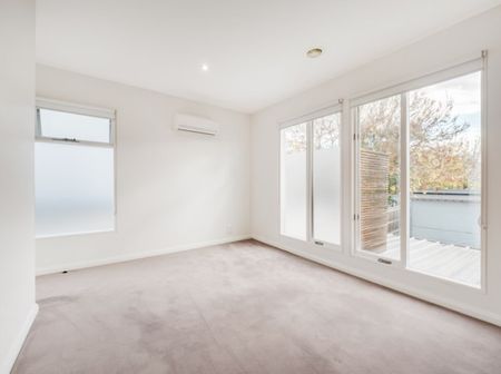 Stylish Townhouse in Prime Hawthorn East Location - Photo 5