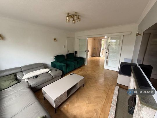 4 bedroom detached house to rent - Photo 1
