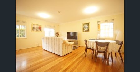 Spacious Three Bedroom - Photo 5