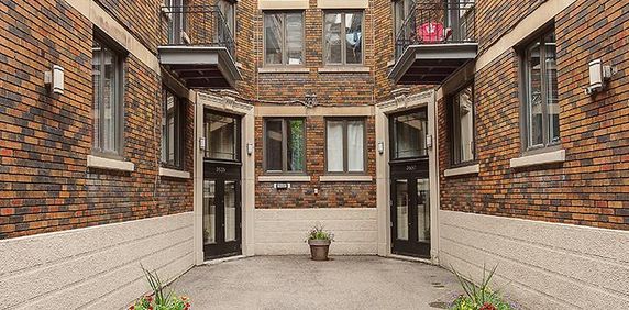 2 Bedroom - 3655 Ste-Famille, Montréal - Photo 2