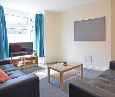 4 bedroom House in a great location! - Photo 2