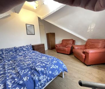 3 bedroom flat to rent - Photo 1
