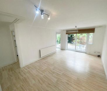 3 bedroom townhouse to rent Wimbledon Place, Bradwell Common, Milto... - Photo 1
