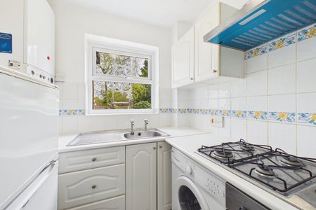 1 bedroom House in Simpson Close, Berkshire - Photo 5