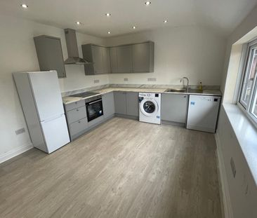 2 Bed Flat, Raleigh Road, BS3 - Photo 2
