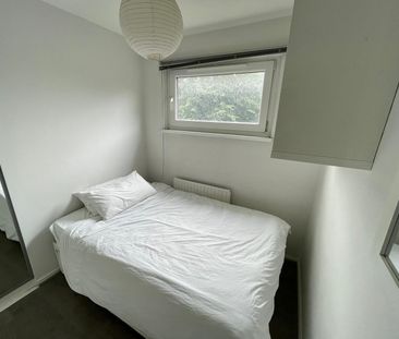 13 Corringham House (i) – Room 4 - Photo 2