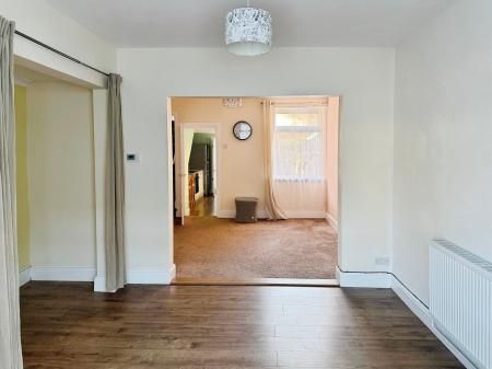 2 bedroom Terraced House To Let - Photo 1