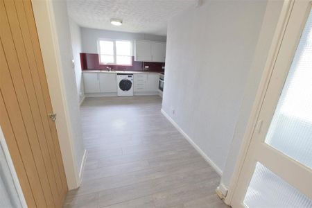 1 bedroom semi-detached house to rent - Photo 4