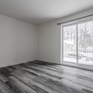 Beau 4 1/2 au 1er étage disponible le 1er juillet 2026. - Photo 2