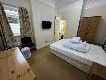 East Parade, Heworth - P10537 - Photo 3