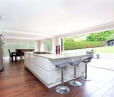 Beautiful family home in a sought after area of Virginia Water - Photo 5