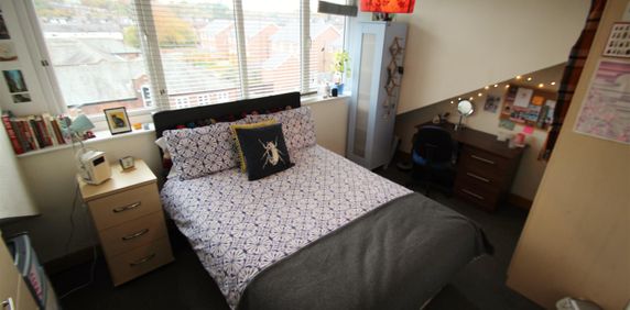 4 bedroom terraced house to rent - Photo 2