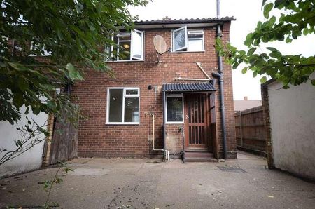 Monksfield Way, Slough, SL2 - Photo 4