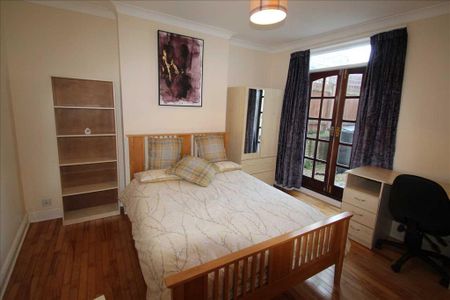 4 bedroom terraced house to rent - Photo 4