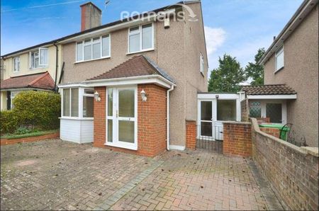 Mercian Way, Cippenham, SL1 - Photo 2