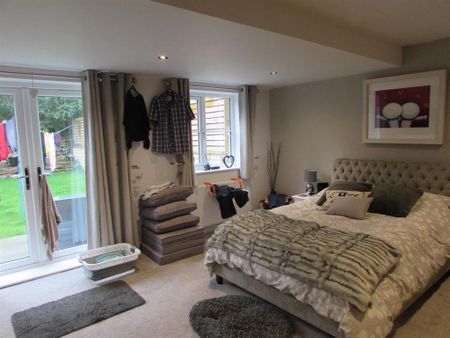 4 bedroom semi-detached house to rent - Photo 3