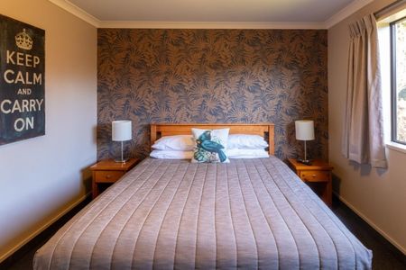 Low maintenance, fully furnished unit in Waikiwi! - Photo 3