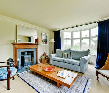 A beautifully presented six bedroom Grade II listed farmhouse surrounded by rolling countryside. - Photo 4