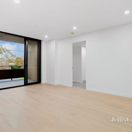 3 Bed, 2 Bath - Photo 4