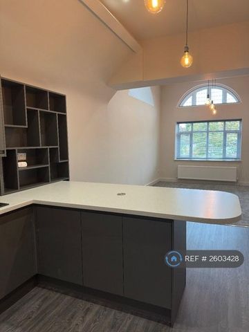 3 bedroom flat to rent - Photo 2