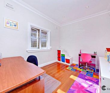 Generous family home ready for lease - Photo 3