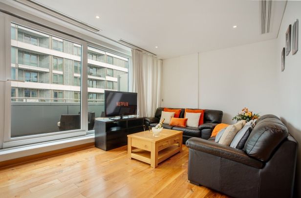 3 Bed Flat, Hawker Building, SW11 - Photo 1