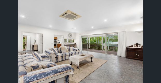 A Serene Escape in Noosa Hinterland - Spacious Queenslander Home - Photo 1