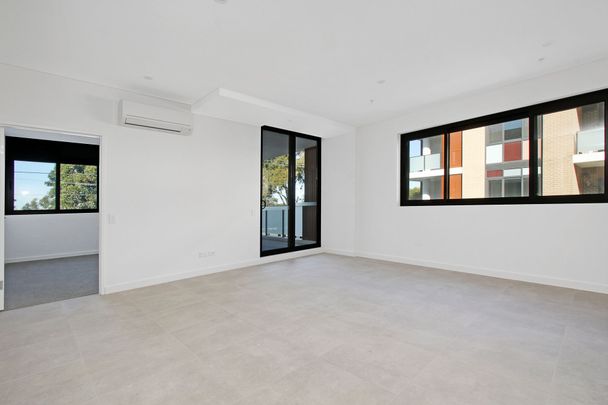 Near new, 2 bedroom apartment available - Photo 1