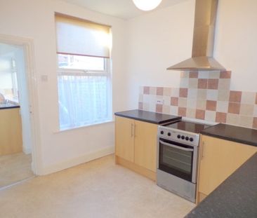 Churchill Avenue, Birkenhead - Photo 3