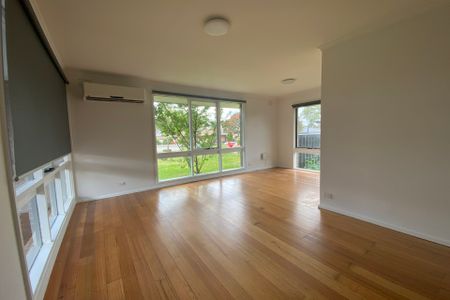 Welcome to 16 Eastern Street, a beautifully renovated family home. - Photo 2