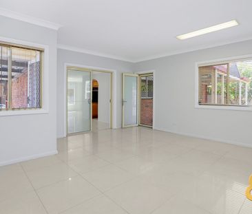 Charming Family Home - Photo 3