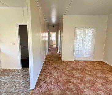 Charming Lowset Timber Home for Rent - new flooring throughout hous... - Photo 2