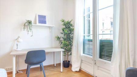 Room for rent in 6-bedroom apartment in Barcelona - Photo 5