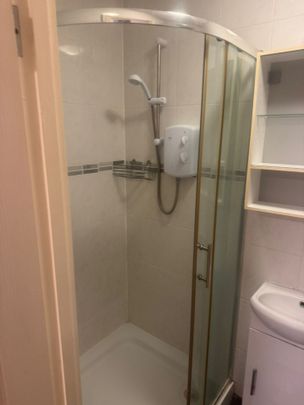 Studio Flat, Garth Road, NW2 - Photo 1