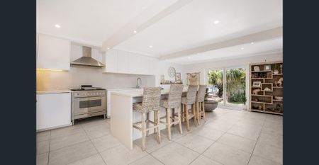 MODERN FOUR BEDROOM HOUSE - Photo 5