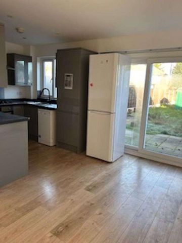 Maytree Crescent, Watford, WD24 - Photo 4