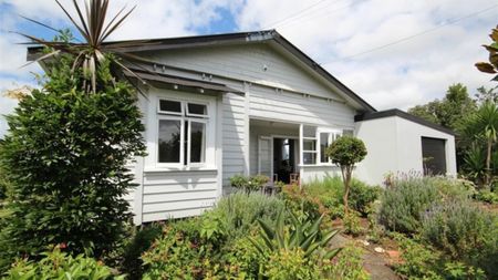 Three bedroom bungalow - Photo 3