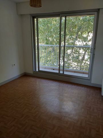 Location Appartement 3 pièces 74m² NARBONNE 11100 - Photo 3