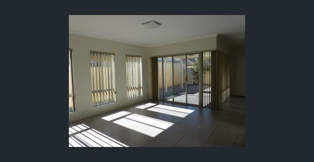 WELL PRESENTED 3X2 HOME, OPPOSITE PARK, WALK TO SHOPS & TRAIN - Photo 1