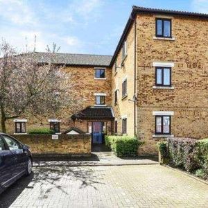 Feltham, West London, TW13 - Photo 2