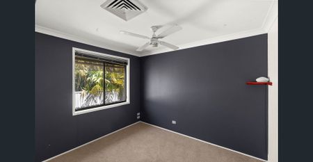 Large Executive Residence in Beachside Redhead - Photo 5