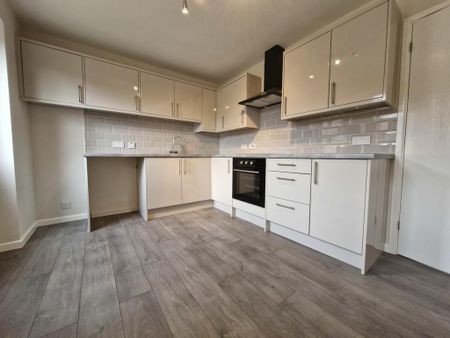 2 bedroom semi-detached house to rent - Photo 3