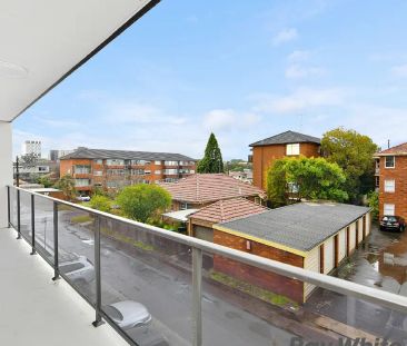 Two Bedroom Apartment with double lock up garage - Photo 5