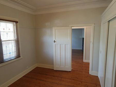 3 BEDROOM FAMILY HOME - Photo 2
